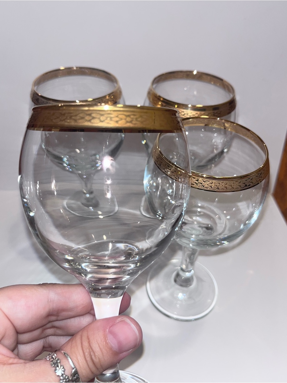 Circleware Crystal Classique Wine Glasses Set of 4 Gold Trim